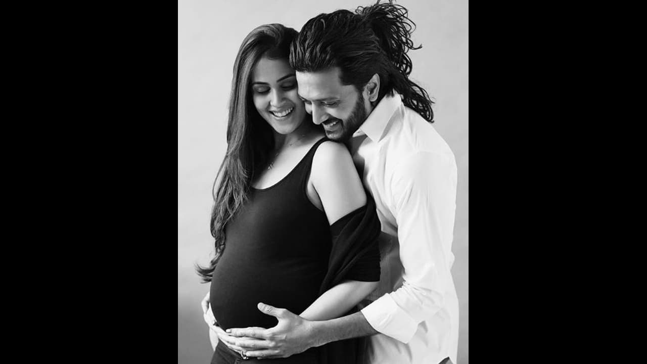 কীভাবে শুরু রীতেশ জেনেলিয়ার প্রেমপর্ব, ১৮ বছর পর খোলসা করলেন অভিনেতা কীভাবে শুরু রীতেশ জেনেলিয়ার প্রেমপর্ব, ১৮ বছর পর খোলসা করলেন অভিনেতা