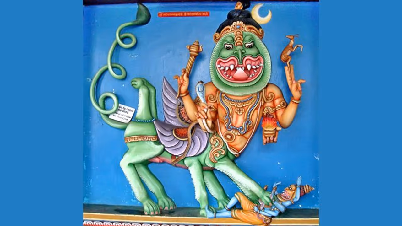 सावन: जानें क्यों भगवान नृसिंह को शिव के इस अवतार ने अपनी पूंछ में लपेटा था... सावन: जानें क्यों भगवान नृसिंह को शिव के इस अवतार ने अपनी पूंछ में लपेटा था...