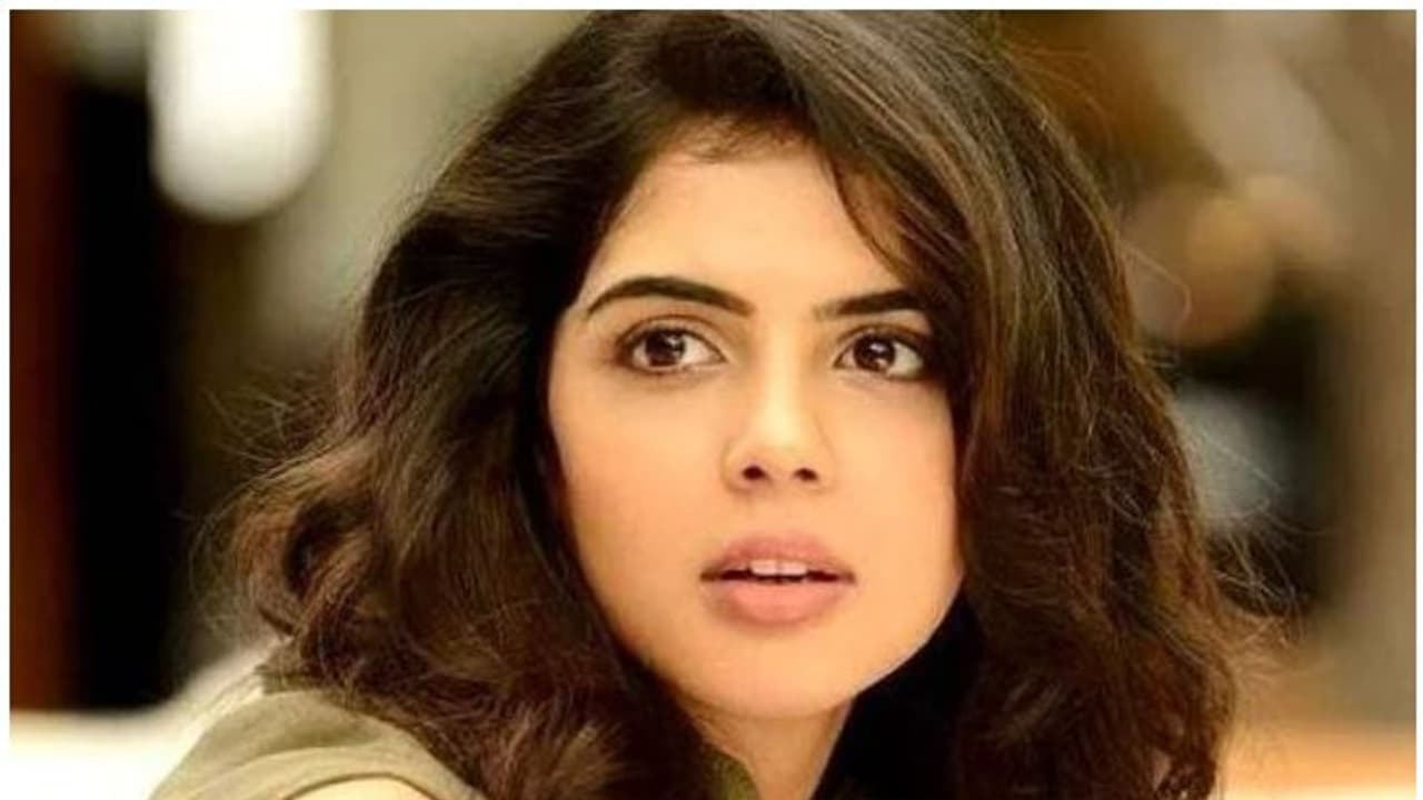 ഭാവിയില് സംവിധായികയായേക്കാം, നിലവില് ആസ്വദിക്കുന്നത് അഭിനയമെന്നും കല്യാണി പ്രിയദര്ശൻ ഭാവിയില് സംവിധായികയായേക്കാം, നിലവില് ആസ്വദിക്കുന്നത് അഭിനയമെന്നും കല്യാണി പ്രിയദര്ശൻ