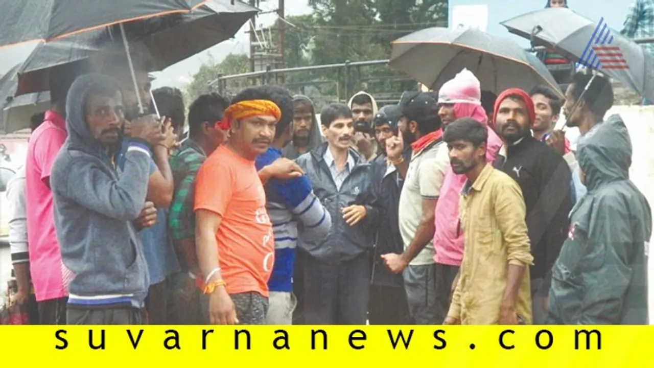 ಸಾಹಸ ಮೆರೆದ ಮೂಡಿಗೆರೆಯ 'ನಮ್ಮುಡುಗ್ರು' ವಾಟ್ಸಾಪ್‌ ಗ್ರೂಪ್‌!