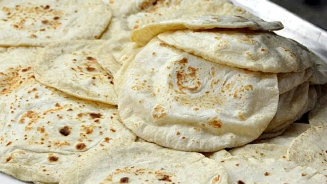 ಚಿಕ್ಕಮಗಳೂರು: ಪರಿಹಾರ ಕೇಂದ್ರದ ಕಸದ ರಾಶಿಯಲ್ಲಿ ಚಪಾತಿ..! ಚಿಕ್ಕಮಗಳೂರು: ಪರಿಹಾರ ಕೇಂದ್ರದ ಕಸದ ರಾಶಿಯಲ್ಲಿ ಚಪಾತಿ..!