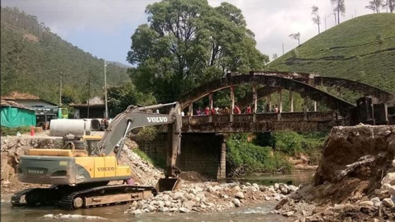 മൂന്നാര് പെരിയവാരയില് ബെയ്ലി പാലം നിര്മ്മിക്കണമെന്ന് ആവശ്യം മൂന്നാര് പെരിയവാരയില് ബെയ്ലി പാലം നിര്മ്മിക്കണമെന്ന് ആവശ്യം