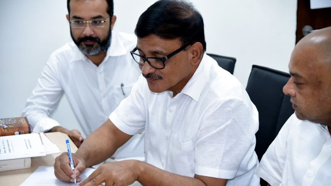 రంజాన్ రోజు మాటిచ్చారు, బక్రీద్ రోజున పదవి: జగన్పై ఇక్బాల్ ప్రశంసలు రంజాన్ రోజు మాటిచ్చారు, బక్రీద్ రోజున పదవి: జగన్పై ఇక్బాల్ ప్రశంసలు