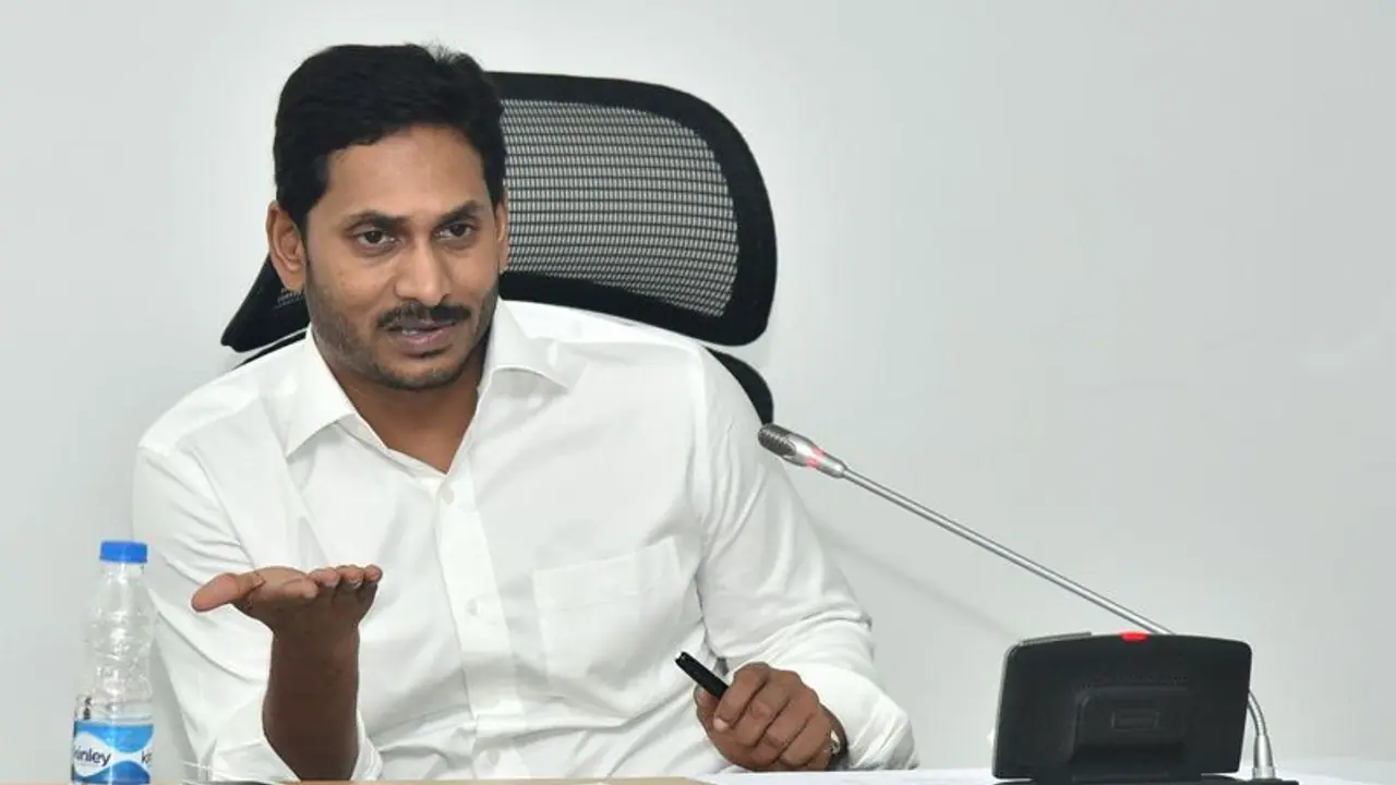 అమరావతిపై రెఫరెండం కోరే యోచనలో జగన్.....