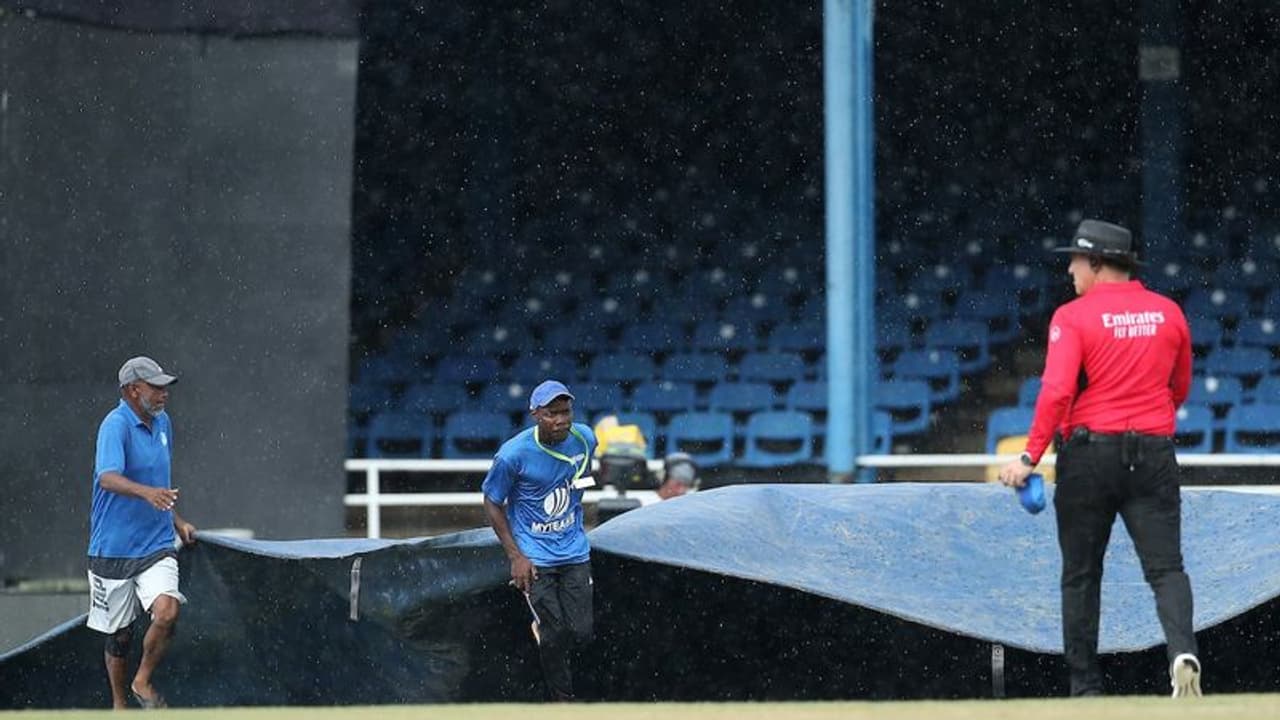 INDvWI 3ನೇ ಏಕದಿನ ಪಂದ್ಯಕ್ಕೆ ಮತ್ತೆ ಮಳೆ ಅಡ್ಡಿ! INDvWI 3ನೇ ಏಕದಿನ ಪಂದ್ಯಕ್ಕೆ ಮತ್ತೆ ಮಳೆ ಅಡ್ಡಿ!