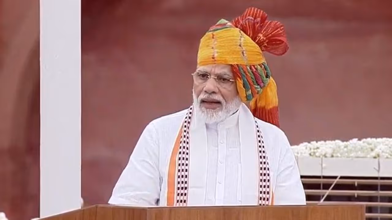 मोदी ने लाल किले से इस नए मिशन का जिक्र किया, कहा हम 70 साल में हुए काम का चार गुना 4 साल में करेंगे