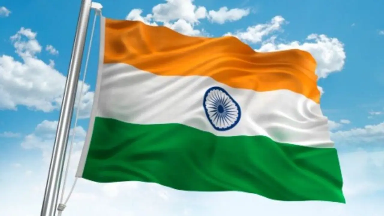 Flag Code: ఇక నుంచి రాత్రివేళ‌ కూడా జెండా ఎగ‌ర‌వేయ‌వ‌చ్చు.. జెండా ఎగురవేసేట‌ప్పుడు పాటించాల్సిన‌ నియమాలివే..