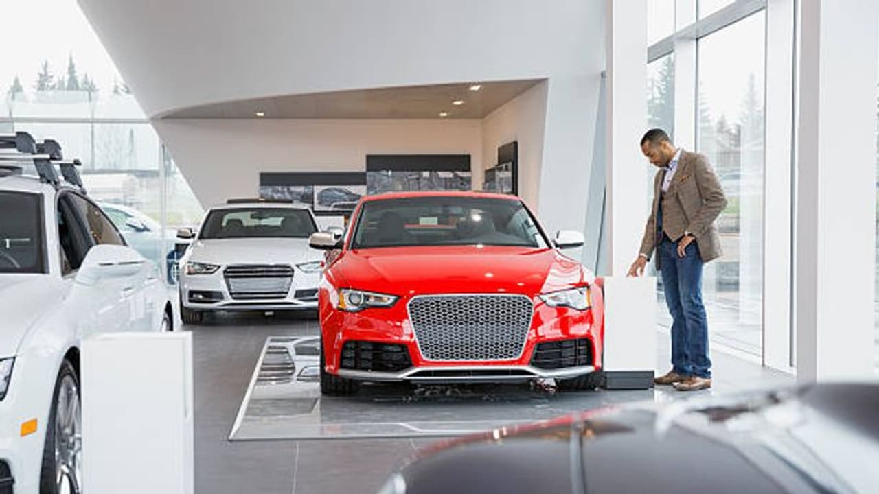 Carmakers Feel Chip Crisis: కారు కొనాల‌ని ప్లాన్ చేస్తున్నారా.. అయితే వెయిటింగ్ త‌ప్ప‌దు..!