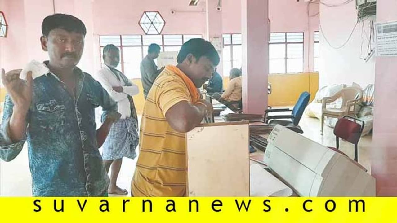 ಖಾತೆಯಲ್ಲಿದೆ ಲಕ್ಷ ಲಕ್ಷ, ಕೈಯಲ್ಲಿ ಬಿಡಿಗಾಸೂ ಇಲ್ಲ! ಖಾತೆಯಲ್ಲಿದೆ ಲಕ್ಷ ಲಕ್ಷ, ಕೈಯಲ್ಲಿ ಬಿಡಿಗಾಸೂ ಇಲ್ಲ!