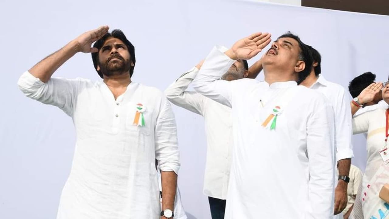 దేశం కోసం నిలబడే పార్టీ జనసేన: పవన్ కళ్యాణ్ దేశం కోసం నిలబడే పార్టీ జనసేన: పవన్ కళ్యాణ్