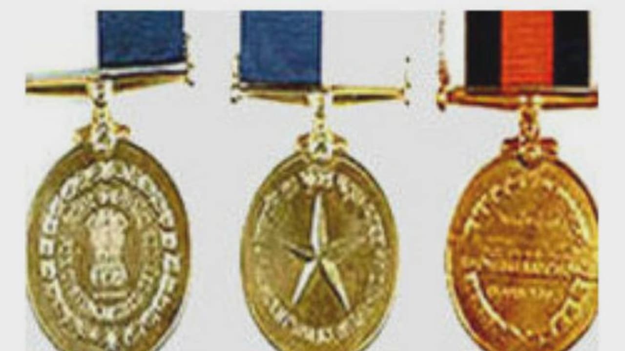 CBI officers who probed Saradha scam and 2G case get President’s police medal CBI officers who probed Saradha scam and 2G case get President’s police medal