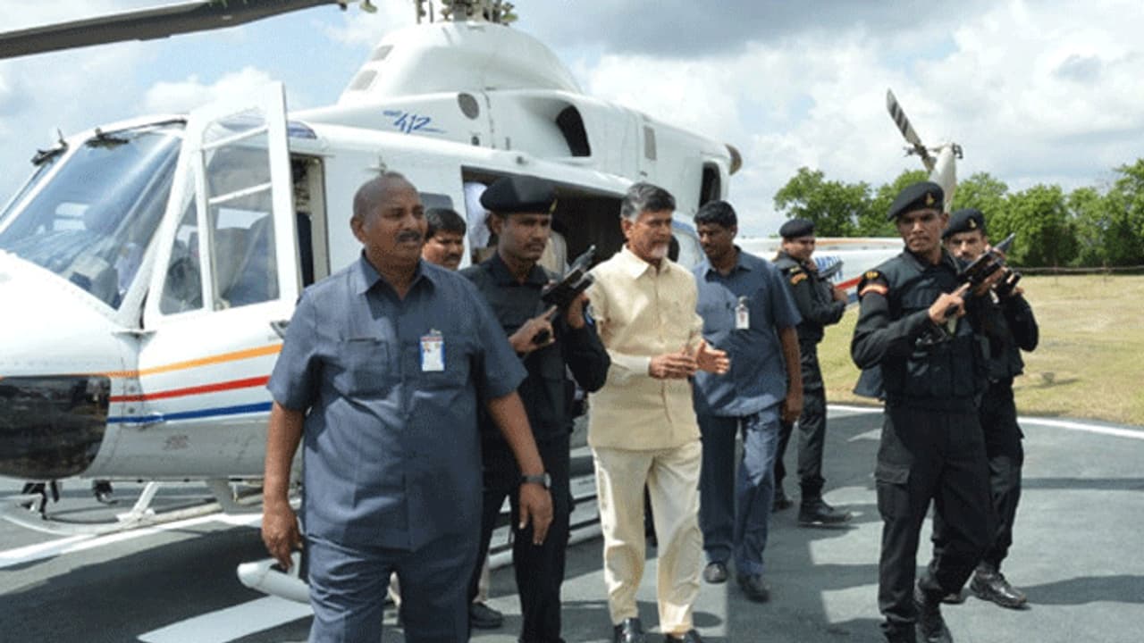 వరద నీటిలో పూర్తిగా మునిగిపోయిన చంద్రబాబు హెలిప్యాడ్ వరద నీటిలో పూర్తిగా మునిగిపోయిన చంద్రబాబు హెలిప్యాడ్