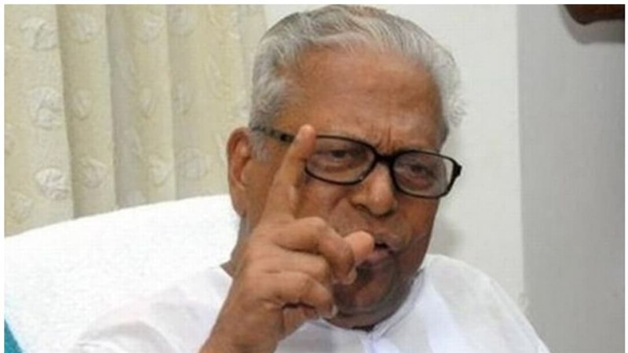 'കൊല്ലുന്നതല്ല,അത് ചൂണ്ടിക്കാട്ടുന്നതാണ് ഇന്ന് കുറ്റകൃത്യം'; മോദി സര്‍ക്കാരിനെതിരെ രൂക്ഷവിമര്‍ശനവുമായി വിഎസ്