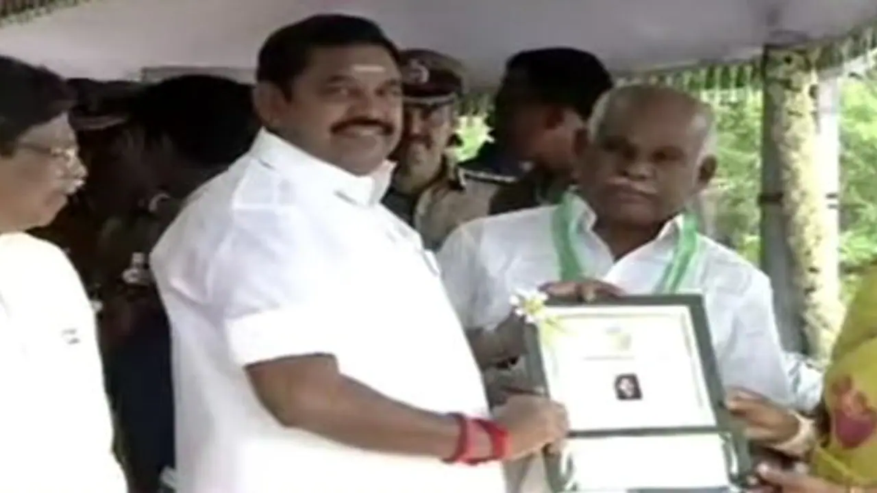 டெல்லியில் அபிநந்தன்!! சென்னையில் நெல்லை தம்பதி !! வீர சாகச செயலுக்கான "வீரதீர" விருது ... டெல்லியில் அபிநந்தன்!! சென்னையில் நெல்லை தம்பதி !! வீர சாகச செயலுக்கான "வீரதீர" விருது ...