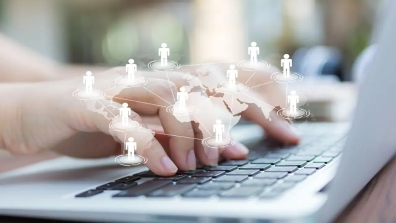 സോഷ്യല്മീഡിയയിലൂടെ വിദ്വേഷ പരാമര്ശം; ജീവനക്കാരനെ പിരിച്ചുവിട്ട് ലുലു ഗ്രൂപ്പ് സോഷ്യല്മീഡിയയിലൂടെ വിദ്വേഷ പരാമര്ശം; ജീവനക്കാരനെ പിരിച്ചുവിട്ട് ലുലു ഗ്രൂപ്പ്