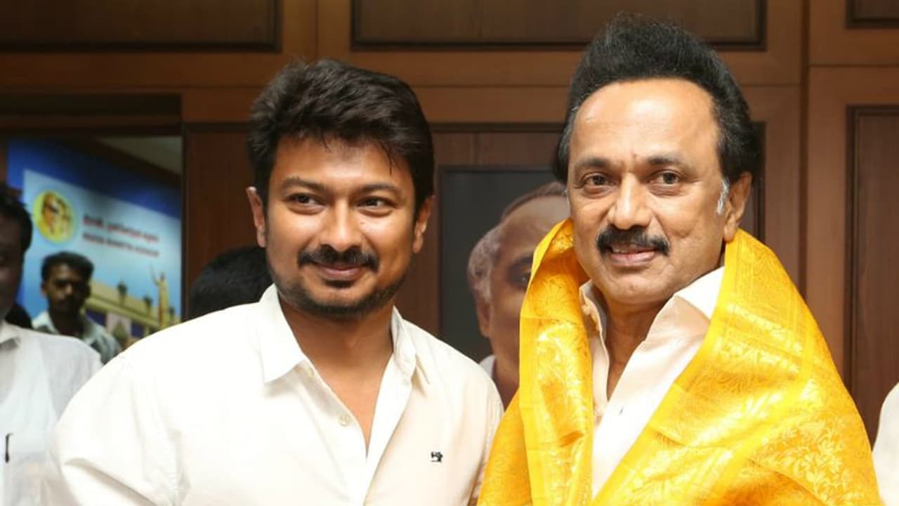 சாத்தான்குளம் மரண விவகாரத்தில் அரசை செயல்பட வைத்தவர்.. அப்பா ஸ்டாலினுக்கு ஸ்பெஷல் நன்றி சொன்ன உதயநிதி! சாத்தான்குளம் மரண விவகாரத்தில் அரசை செயல்பட வைத்தவர்.. அப்பா ஸ்டாலினுக்கு ஸ்பெஷல் நன்றி சொன்ன உதயநிதி!