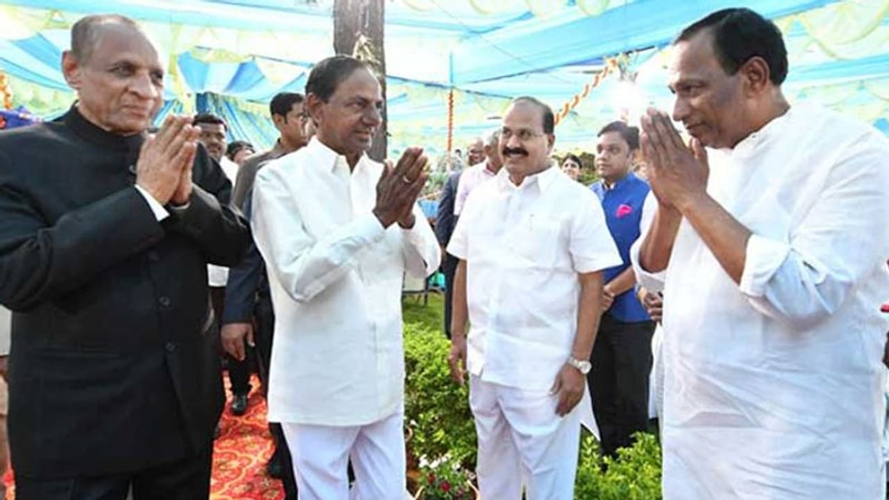 రాజ్‌భవన్‌లో గవర్నర్ ఎట్ హోం: హాజరైన సీఎం కేసీఆర్