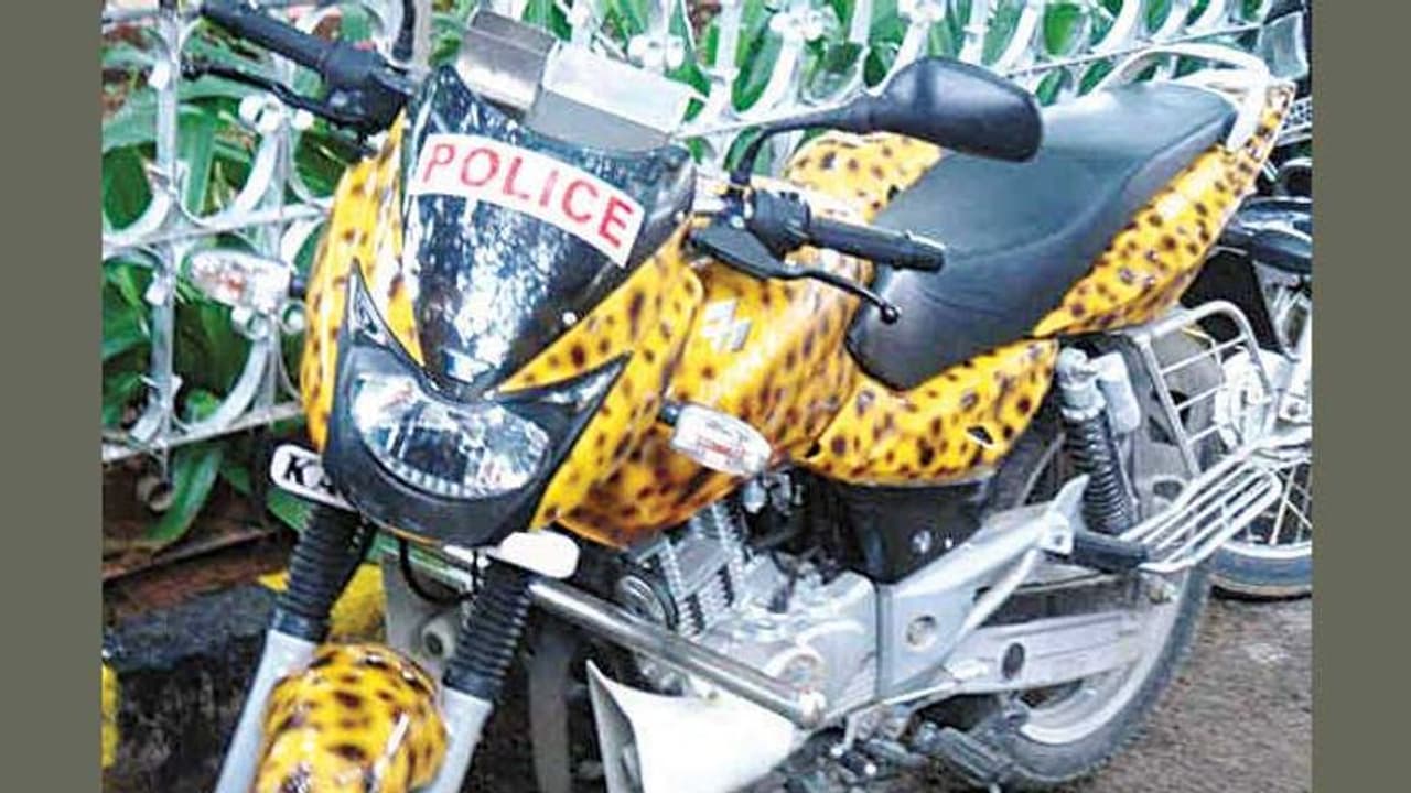 ಪೊಲೀಸರ ಗಸ್ತು ವಾಹನ ಚೀತಾ ಕದ್ದ ಕಿಡಿಗೇಡಿಗಳು! ಪೊಲೀಸರ ಗಸ್ತು ವಾಹನ ಚೀತಾ ಕದ್ದ ಕಿಡಿಗೇಡಿಗಳು!