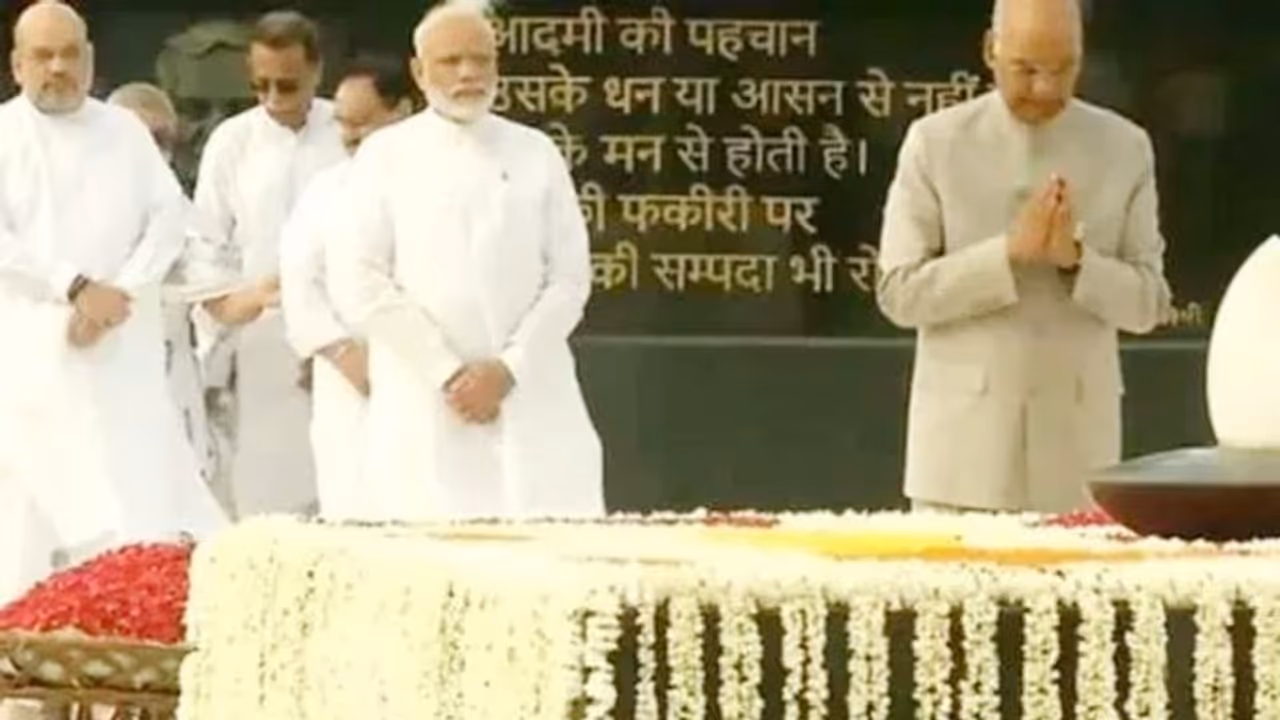 पूर्व पीएम अटल बिहारी वाजपेयी की पहली पुण्यतिथि, BJP ने ऐसे दी श्रद्धांजलि पूर्व पीएम अटल बिहारी वाजपेयी की पहली पुण्यतिथि, BJP ने ऐसे दी श्रद्धांजलि