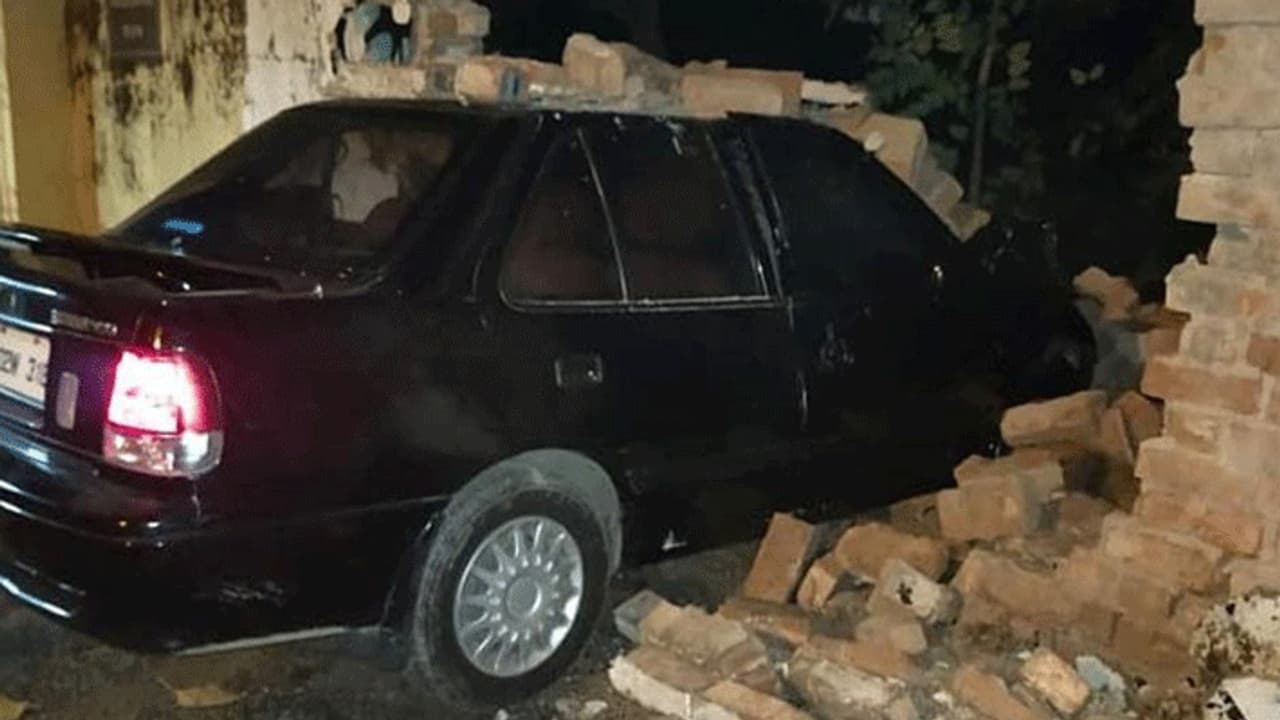 മകന് മദ്യപിച്ച് വണ്ടിയോടിച്ചുണ്ടാക്കിയ അപകടം, ബിജെപി എംപിയുടെ നിലപാടിന് കൈയ്യടിച്ച് ജനം! മകന് മദ്യപിച്ച് വണ്ടിയോടിച്ചുണ്ടാക്കിയ അപകടം, ബിജെപി എംപിയുടെ നിലപാടിന് കൈയ്യടിച്ച് ജനം!