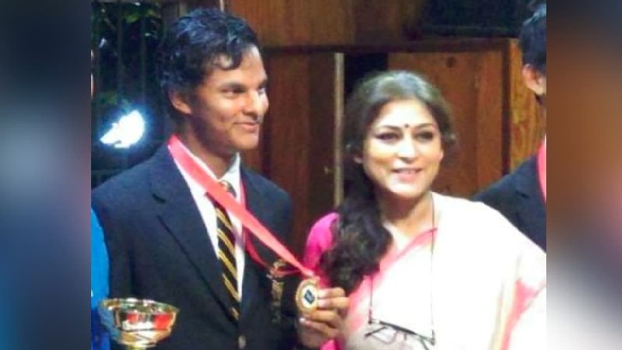 মদ্যপ অবস্থায় গাড়ি দুর্ঘটনা! পাঁচিল ভেঙে পুলিশি হেফাজতে সাংসদ রূপা গঙ্গোপাধ্যায়ের ছেলে মদ্যপ অবস্থায় গাড়ি দুর্ঘটনা! পাঁচিল ভেঙে পুলিশি হেফাজতে সাংসদ রূপা গঙ্গোপাধ্যায়ের ছেলে