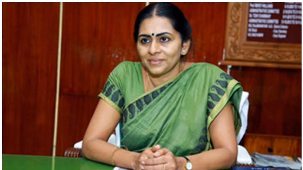 ഭൂരിപക്ഷം കുറഞ്ഞത് കോർപ്പറേഷന്റെ വീഴ്ചയല്ല, വേണമെങ്കില് രാജി വയ്ക്കാം: സൗമിനി ജെയിൻ ഭൂരിപക്ഷം കുറഞ്ഞത് കോർപ്പറേഷന്റെ വീഴ്ചയല്ല, വേണമെങ്കില് രാജി വയ്ക്കാം: സൗമിനി ജെയിൻ