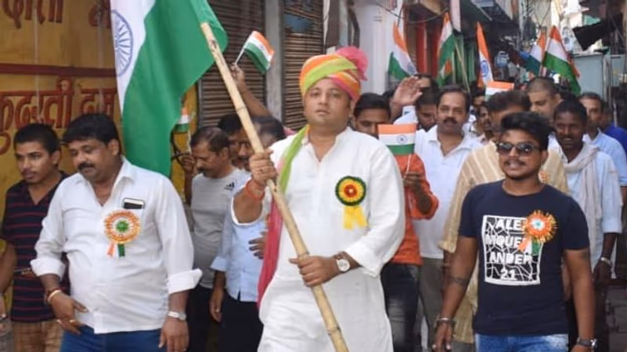 बीजेपी के इस विधायक का नाम अटल बिहारी वाजपेयी ने रख दिया था 'आपातकालीन', ये है वजह बीजेपी के इस विधायक का नाम अटल बिहारी वाजपेयी ने रख दिया था 'आपातकालीन', ये है वजह