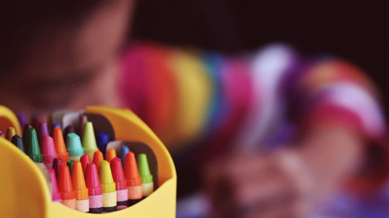 ജാതി അടിസ്ഥാനമാക്കി വിദ്യാര്ത്ഥികളുടെ കയ്യില് വിവിധ നിറത്തിലുള്ള ബാന്ഡുകള്; നിരോധിക്കാനാവില്ലെന്ന് വിദ്യാഭ്യാസ മന്ത്രി ജാതി അടിസ്ഥാനമാക്കി വിദ്യാര്ത്ഥികളുടെ കയ്യില് വിവിധ നിറത്തിലുള്ള ബാന്ഡുകള്; നിരോധിക്കാനാവില്ലെന്ന് വിദ്യാഭ്യാസ മന്ത്രി