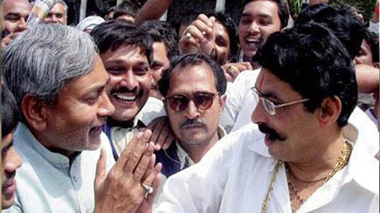 बिहार के बाहुबली MLA के खंडरनुमा घर ने उड़ाए सरकार के होश! बिहार के बाहुबली MLA के खंडरनुमा घर ने उड़ाए सरकार के होश!