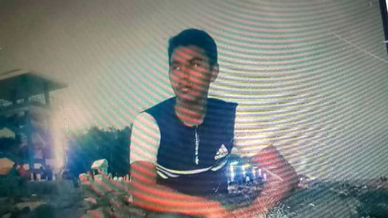 ফুটবল মাঠে প্রাণ গেল মেধাবী ছাত্রের, মর্মান্তিক দুর্ঘটনা চুঁচুড়ায় ফুটবল মাঠে প্রাণ গেল মেধাবী ছাত্রের, মর্মান্তিক দুর্ঘটনা চুঁচুড়ায়