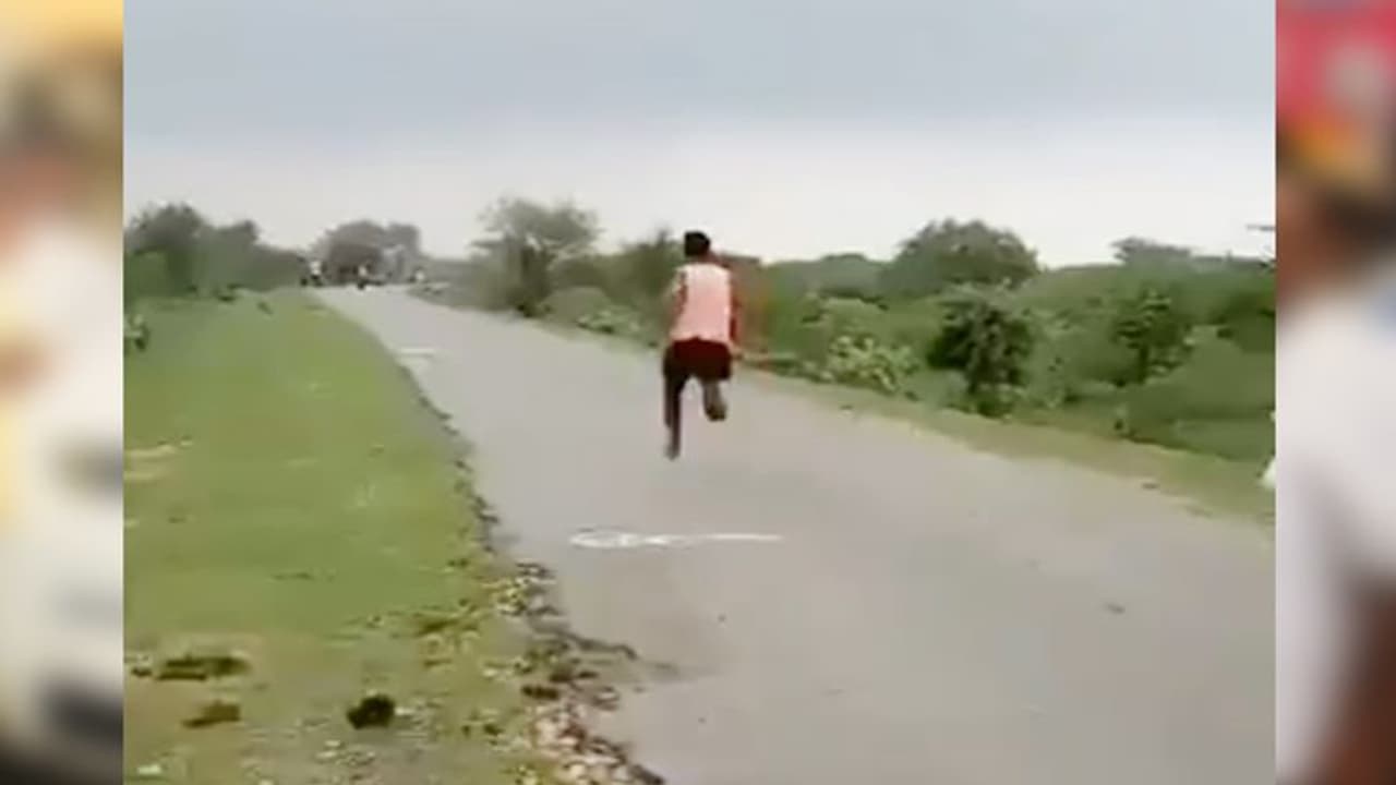 एमपी में 19 साल का 'उसेन बोल्ट', रिजिजू बोले एथलीट अकादमी में दाखिला कराउंगा एमपी में 19 साल का 'उसेन बोल्ट', रिजिजू बोले एथलीट अकादमी में दाखिला कराउंगा