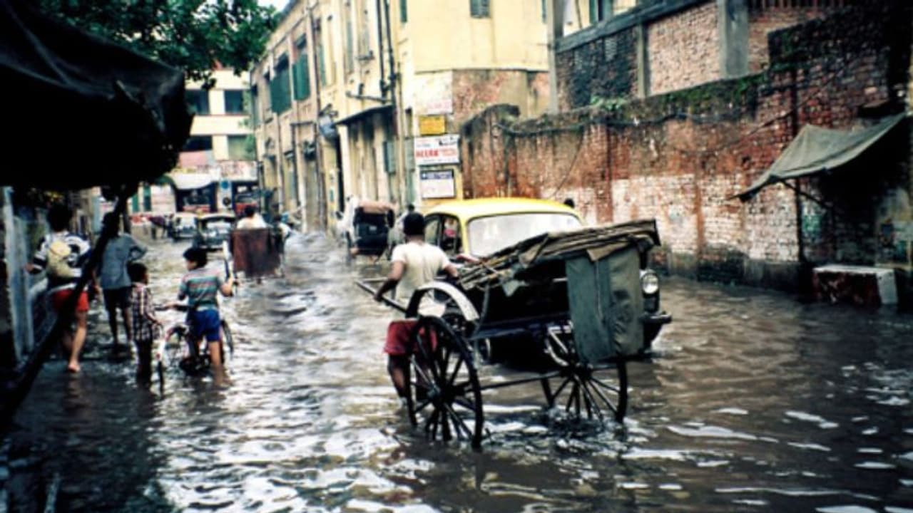 ಬೆಳಗಾವಿ: ಪ್ರವಾಹಕ್ಕೆ ನಾಶವಾದವು 4 ಸಾವಿರಕ್ಕೂ ಹೆಚ್ಚು ಶಾಲಾ ಕೊಠಡಿ ಬೆಳಗಾವಿ: ಪ್ರವಾಹಕ್ಕೆ ನಾಶವಾದವು 4 ಸಾವಿರಕ್ಕೂ ಹೆಚ್ಚು ಶಾಲಾ ಕೊಠಡಿ