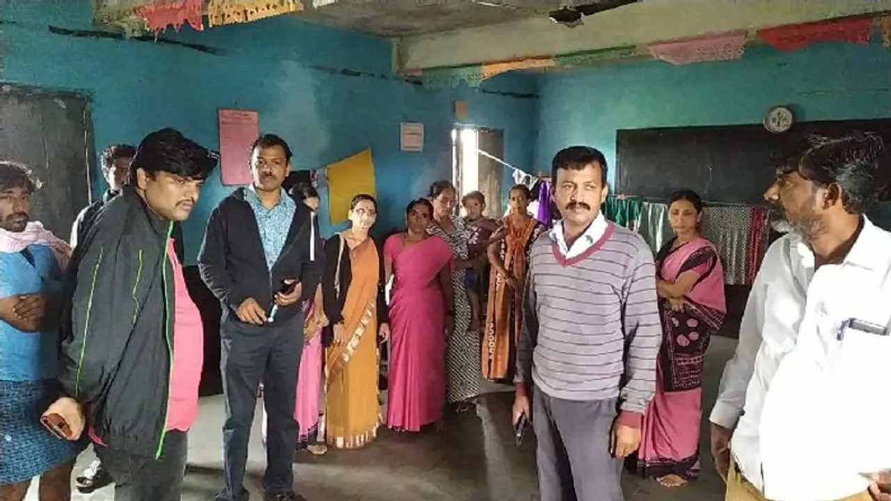 ನೂರಾರು ಕುಟುಂಬ ರಕ್ಷಿಸಿತು ಸರ್ಕಾರಿ ನೌಕರರ ಸಮಯಪ್ರಜ್ಞೆ! ನೂರಾರು ಕುಟುಂಬ ರಕ್ಷಿಸಿತು ಸರ್ಕಾರಿ ನೌಕರರ ಸಮಯಪ್ರಜ್ಞೆ!