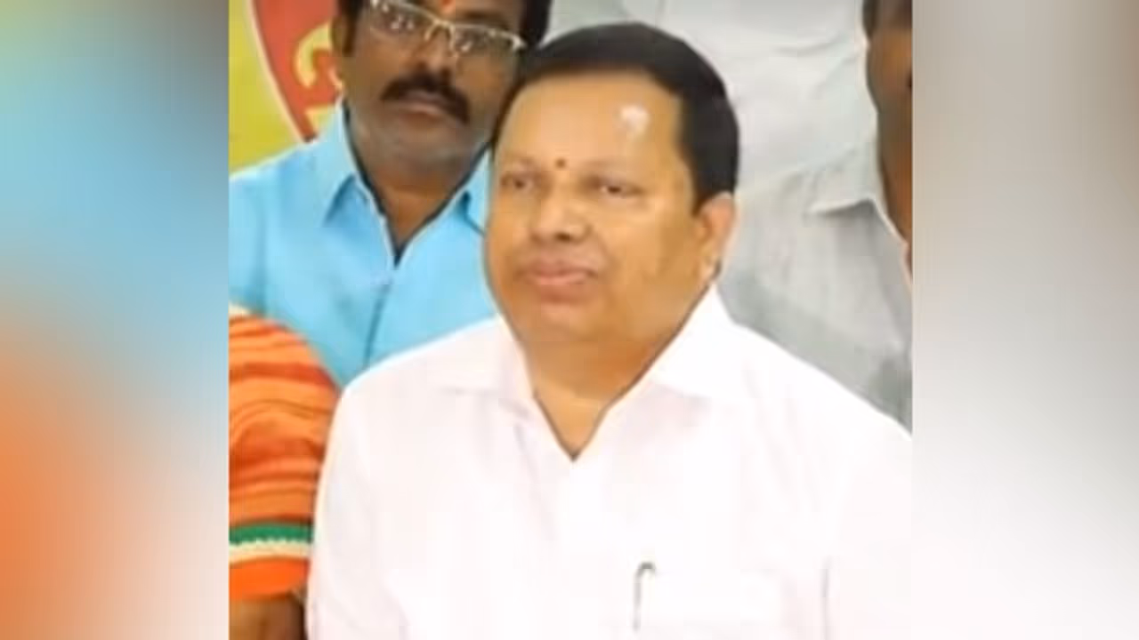 కాంగ్రెస్కు షాక్: బీఆర్ఎస్లో చేరిన ఎర్ర శేఖర్ కాంగ్రెస్కు షాక్: బీఆర్ఎస్లో చేరిన ఎర్ర శేఖర్