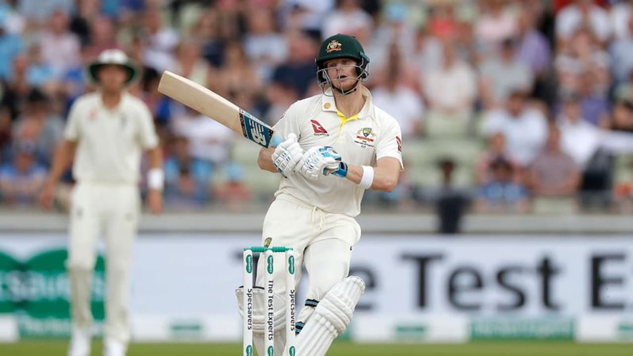 ഇയാളിതെന്ത് ഭാവിച്ചാണ്; സ്റ്റീവ് സ്മിത്തിന്റെ ഫൂട്ട് വര്ക്ക് കണ്ട് അന്തംവിട്ട് ആരാധകര് ഇയാളിതെന്ത് ഭാവിച്ചാണ്; സ്റ്റീവ് സ്മിത്തിന്റെ ഫൂട്ട് വര്ക്ക് കണ്ട് അന്തംവിട്ട് ആരാധകര്