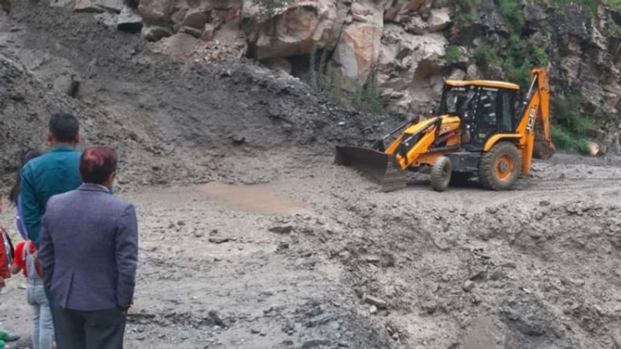 প্রবল বৃষ্টিতে ভূমিধস হিমাচল প্রদেশে, রাজ্যের একাধিক জেলায় জারি লাল সতর্কতা প্রবল বৃষ্টিতে ভূমিধস হিমাচল প্রদেশে, রাজ্যের একাধিক জেলায় জারি লাল সতর্কতা