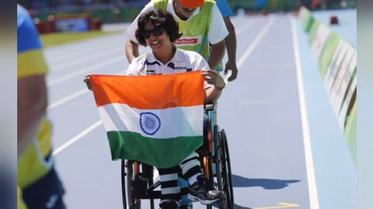 खेल रत्न: कमर के नीचे का हिस्सा पैरालाइज, व्हील चेयर पर चलती हैं दीपा; रिटायरमेंट की उम्र में शुरू किया खेलना खेल रत्न: कमर के नीचे का हिस्सा पैरालाइज, व्हील चेयर पर चलती हैं दीपा; रिटायरमेंट की उम्र में शुरू किया खेलना