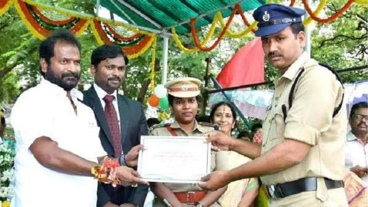 स्वतंत्रता दिवस के मौके पर मिला था 'बेस्ट कांस्टेबल' का अवार्ड, एक दिन बाद रिश्वत लेने में हुआ गिरफ्तार