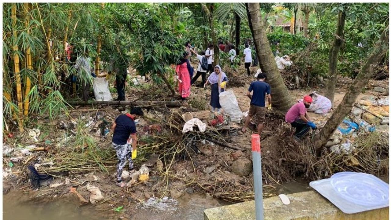 വയനാട്ടില് മഹാശുചീകരണ യജ്ഞം; വാസയോഗ്യമല്ലാത്ത വീടുകള് ശുചീകരിക്കും വയനാട്ടില് മഹാശുചീകരണ യജ്ഞം; വാസയോഗ്യമല്ലാത്ത വീടുകള് ശുചീകരിക്കും