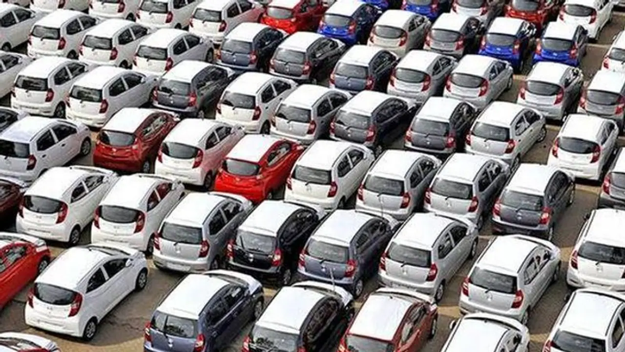 ಕಾರು ಕಂಪನಿಗಳಿಂದ ಭರ್ಜರಿ ಆಫರ್: ಬೆಲೆಯಲ್ಲಿ ಭಾರೀ ಕಡಿತ! ಕಾರು ಕಂಪನಿಗಳಿಂದ ಭರ್ಜರಿ ಆಫರ್: ಬೆಲೆಯಲ್ಲಿ ಭಾರೀ ಕಡಿತ!