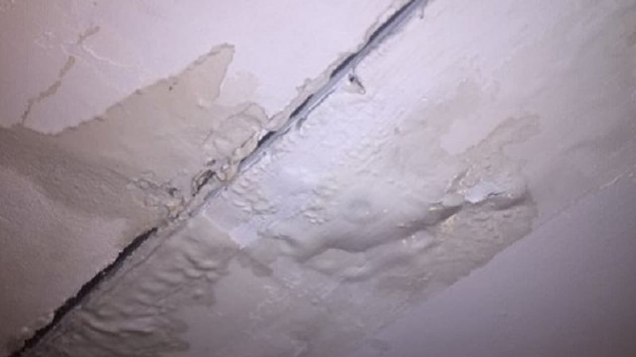 నిర్మల్ ఎంఆర్‌వో ఆఫీస్‌లో కూలిన పైకప్పు..తప్పిన పెను ప్రమాదం