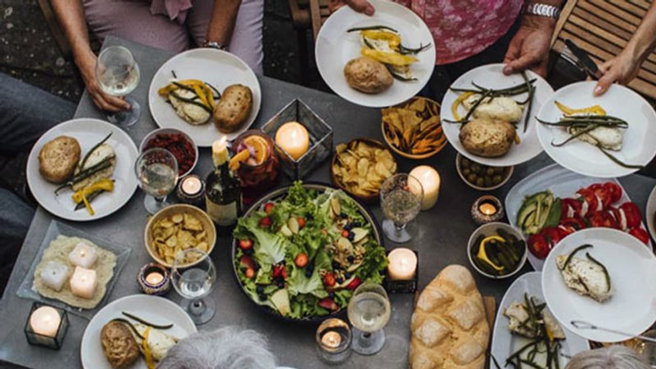 അനുവാദം ഇല്ലാത്ത ഭക്ഷണം കഴിച്ചു: വിവാഹത്തിനെത്തിയ അതിഥികള്ക്ക് ഭക്ഷണ ബില് നല്കി വധുവിന്റെ കുടുംബം അനുവാദം ഇല്ലാത്ത ഭക്ഷണം കഴിച്ചു: വിവാഹത്തിനെത്തിയ അതിഥികള്ക്ക് ഭക്ഷണ ബില് നല്കി വധുവിന്റെ കുടുംബം