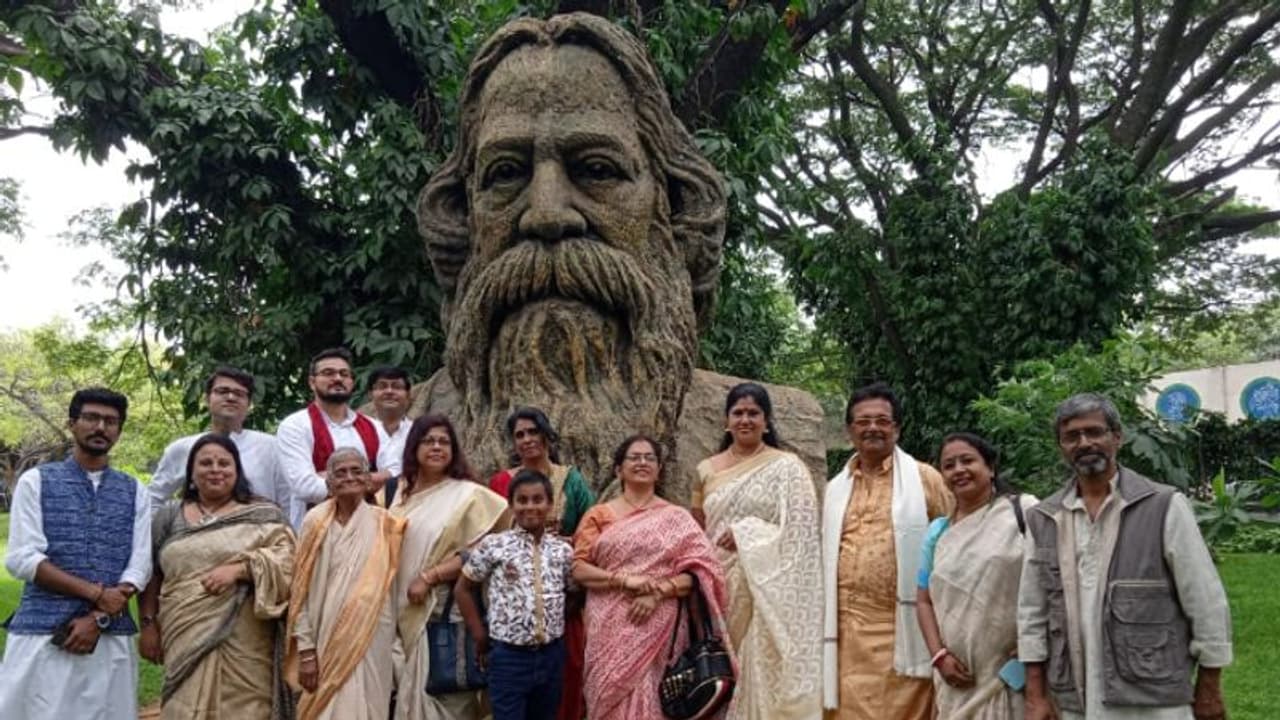 শান্তিনিকেতনের মতো, রবীন্দ্রস্মরণ ও বৃক্ষরোপণ উৎসবে মাতল বেঙ্গালুরু শান্তিনিকেতনের মতো, রবীন্দ্রস্মরণ ও বৃক্ষরোপণ উৎসবে মাতল বেঙ্গালুরু