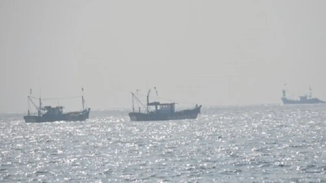 ಅರಬ್ಬಿ ಸಮುದ್ರದಲ್ಲಿ ಮುಳುಗಿದ ಸರಕು ಮೇಲೆತ್ತುವ ಹಡಗು ಅರಬ್ಬಿ ಸಮುದ್ರದಲ್ಲಿ ಮುಳುಗಿದ ಸರಕು ಮೇಲೆತ್ತುವ ಹಡಗು