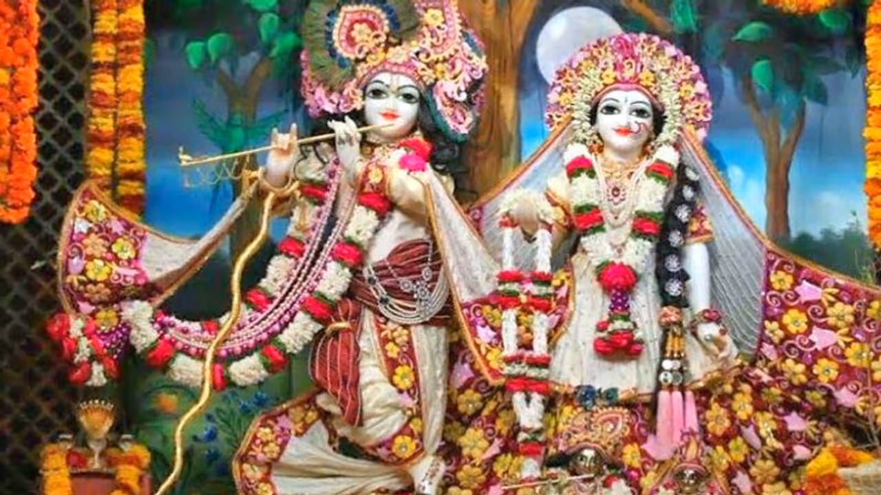 जन्माष्टमी पूजा के लिए जरूरी हैं ये 10 चीजें जन्माष्टमी पूजा के लिए जरूरी हैं ये 10 चीजें