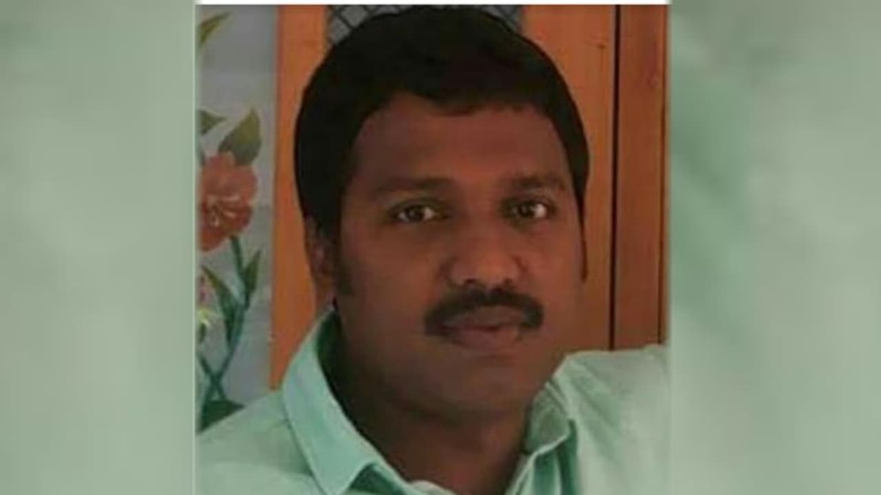 വാഹന അപകടത്തിൽ യുവാവ് മരിച്ചു വാഹന അപകടത്തിൽ യുവാവ് മരിച്ചു