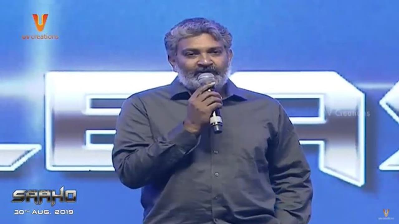 సాహో ప్రీరిలీజ్ ఈవెంట్: ప్రభాస్ కి అందుకే అంతమంది అభిమానులు.. రాజమౌళి! సాహో ప్రీరిలీజ్ ఈవెంట్: ప్రభాస్ కి అందుకే అంతమంది అభిమానులు.. రాజమౌళి!