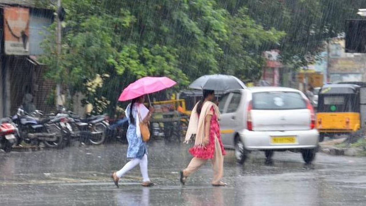 ಚಿಕ್ಕಮಗಳೂರು: ಜಿಲ್ಲೆಯಲ್ಲಿ ಹಲವೆಡೆ ಮಳೆ, ಕೆಲವೆಡೆ ಬಿಸಿಲು ಚಿಕ್ಕಮಗಳೂರು: ಜಿಲ್ಲೆಯಲ್ಲಿ ಹಲವೆಡೆ ಮಳೆ, ಕೆಲವೆಡೆ ಬಿಸಿಲು