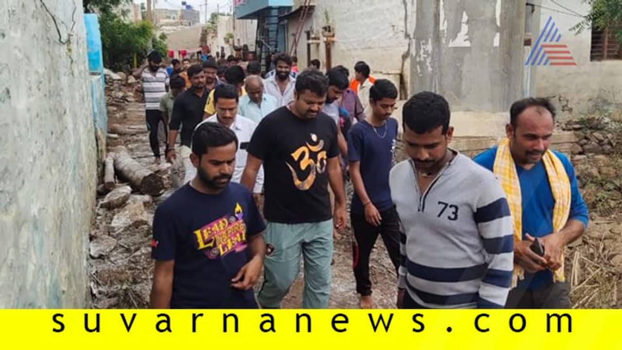 ಕೆಸರು ತುಂಬಿದ್ದ ಮಸೀದಿ ಸ್ವಚ್ಛಗೊಳಿಸಿದ ಸೂಲಿಬೆಲೆ ನೇತೃತ್ವದ ಯುವ ಬ್ರಿಗೇಡ್‌!