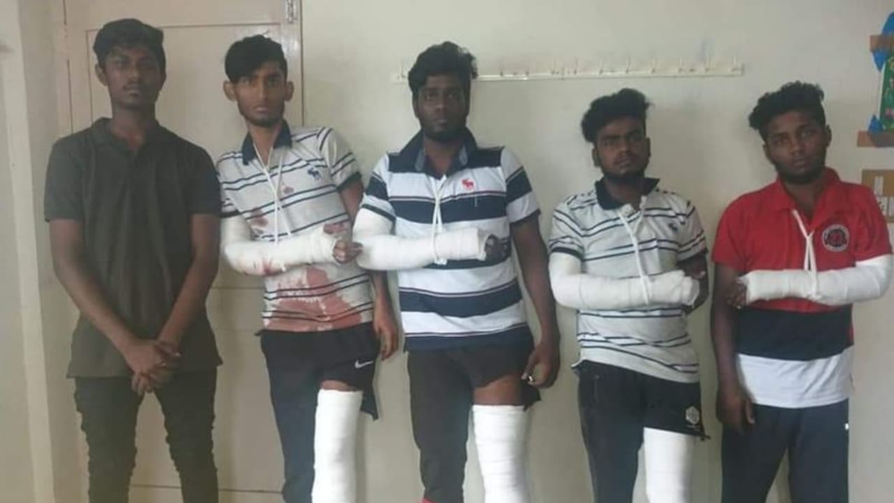 திருத்தணி ஹோட்டலுக்குள் இளைஞர் கொலை !! குற்றவாளிகளை போலீசார் பிடிக்க முயன்றபோது 4 பேரும் தவறி விழுந்து படுகாயம் !! திருத்தணி ஹோட்டலுக்குள் இளைஞர் கொலை !! குற்றவாளிகளை போலீசார் பிடிக்க முயன்றபோது 4 பேரும் தவறி விழுந்து படுகாயம் !!